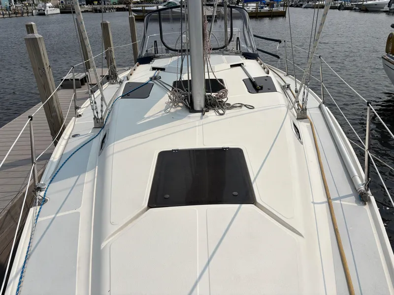 Slide: The Image of Sailboat deck view of 1990 Hunter 33.5 model docked at marina. - 15