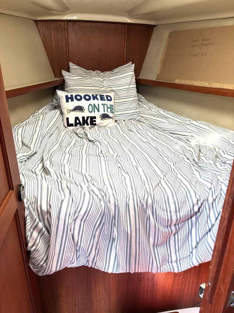 Slide: The Image of Hunter 33.5 1990 - 56