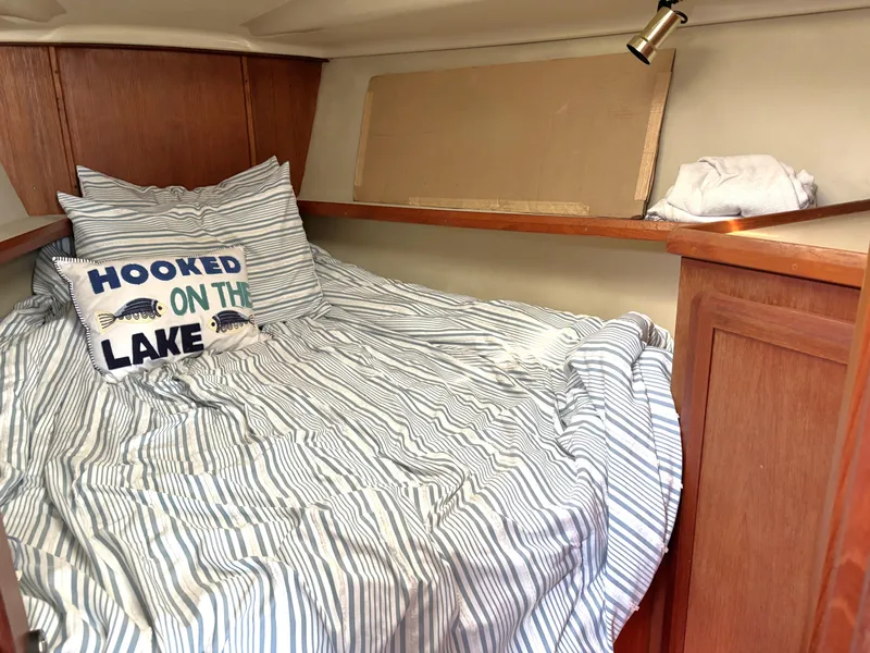 Slide: The Image of Hunter 33.5 1990 - 61