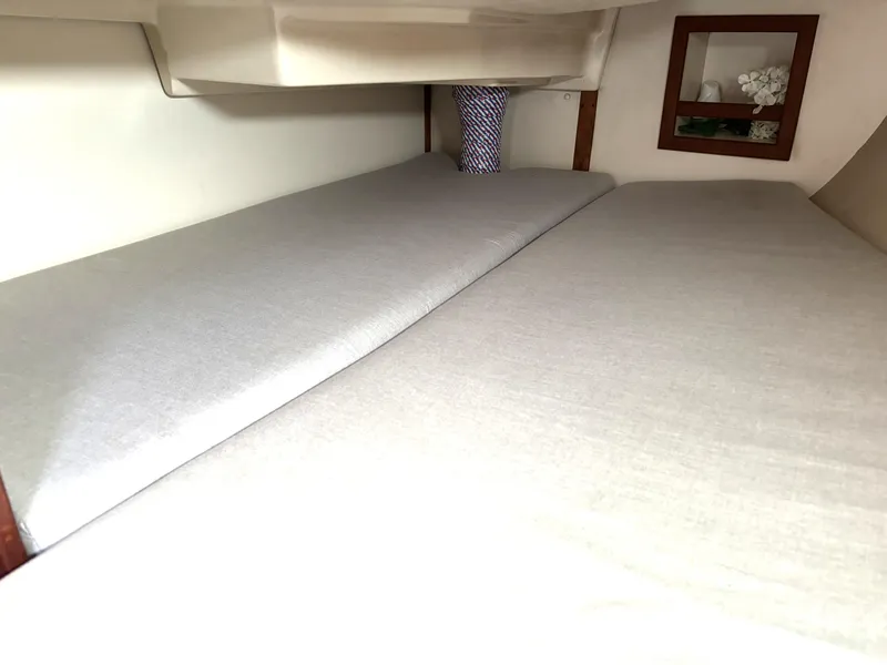 Slide: The Image of Hunter 33.5 1990 - 67