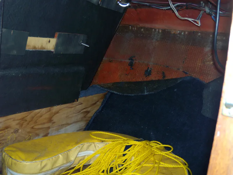 Slide: The Image of Interior of 1989 Chaparral 2300 SX Sport boat with yellow cushions and rope. - 23