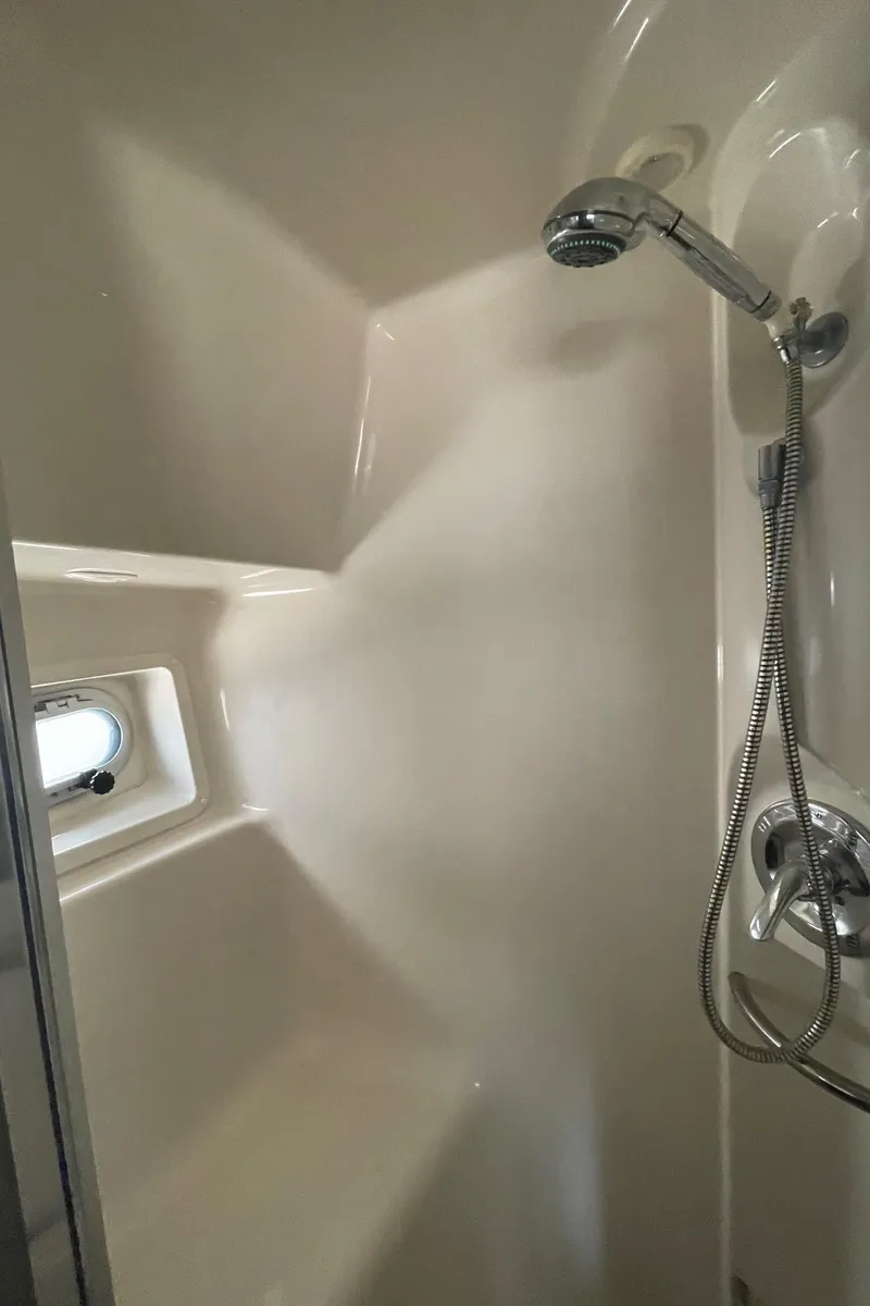 Slide: The Image of Shower area in 1998 Bayliner 4087 Aft Cabin Motoryacht with handheld showerhead. - 37