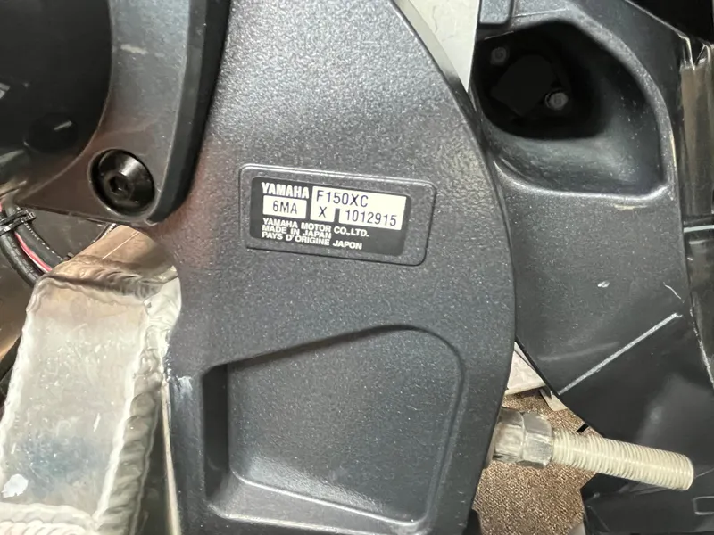 Slide: The Image of Close-up of Yamaha F150XC engine part on 2025 Bennington 22SXSAPG boat. - 18