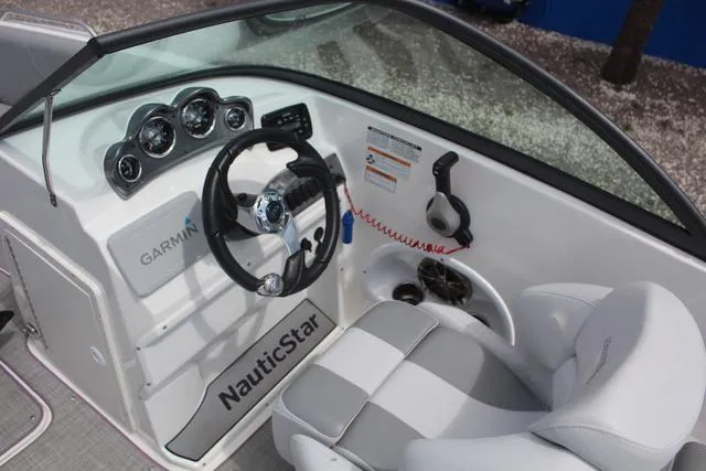 Slide: The Image of NauticStar 203 DC 2021 - 17