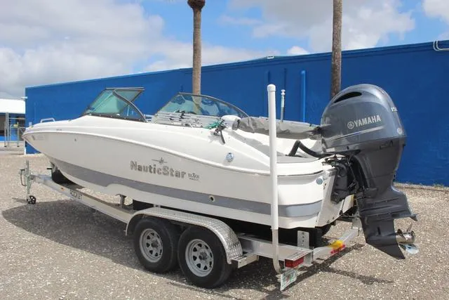 Slide: The Image of NauticStar 203 DC 2021 - 6