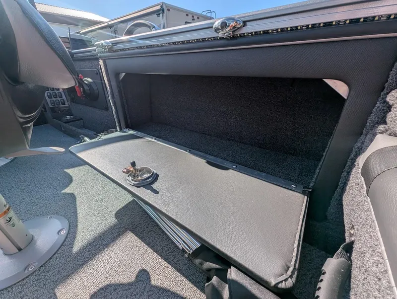 Slide: The Image of 2025 LUND 1975 PRO V SPORT WACONDA BOATS - 6