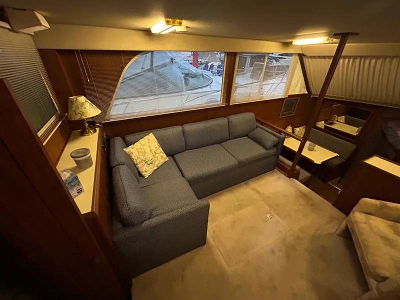 Slide: The Image of 1987 Chris-Craft 362 Catalina for Sale by Lucas Sochacki at Parma Marine (440) 915-8995 - 11