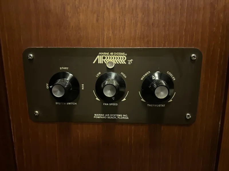 Slide: The Image of 1987 Chris-Craft 362 Catalina for Sale by Lucas Sochacki at Parma Marine (440) 915-8995 - 26