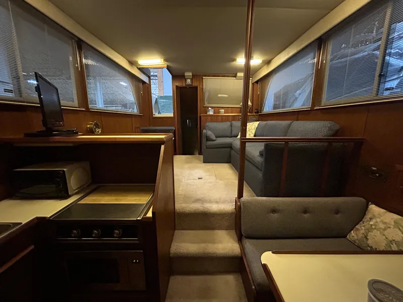 Slide: The Image of 1987 Chris-Craft 362 Catalina for Sale by Lucas Sochacki at Parma Marine (440) 915-8995 - 28