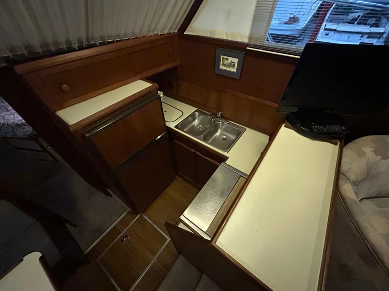 Slide: The Image of 1987 Chris-Craft 362 Catalina for Sale by Lucas Sochacki at Parma Marine (440) 915-8995 - 29