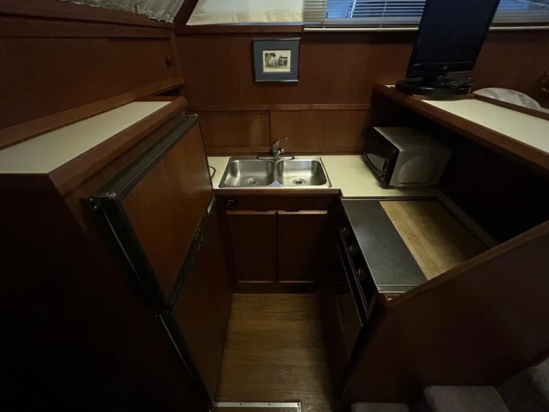 Slide: The Image of 1987 Chris-Craft 362 Catalina for Sale by Lucas Sochacki at Parma Marine (440) 915-8995 - 30