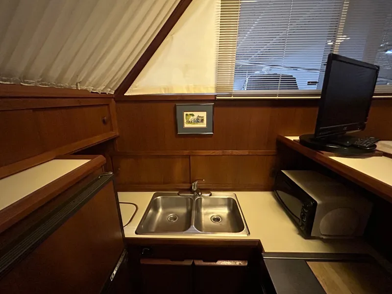 Slide: The Image of 1987 Chris-Craft 362 Catalina for Sale by Lucas Sochacki at Parma Marine (440) 915-8995 - 31