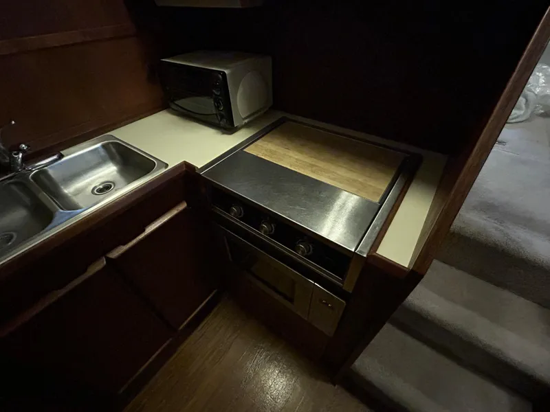 Slide: The Image of 1987 Chris-Craft 362 Catalina for Sale by Lucas Sochacki at Parma Marine (440) 915-8995 - 33