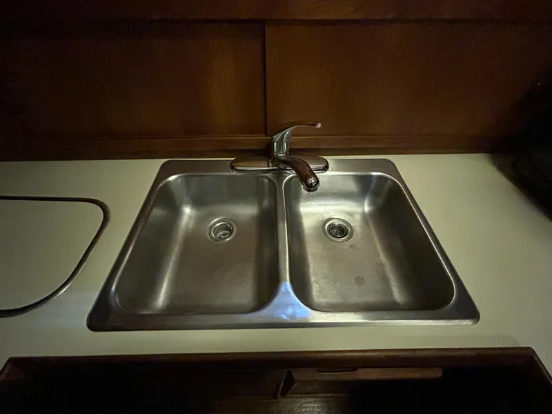 Slide: The Image of 1987 Chris-Craft 362 Catalina for Sale by Lucas Sochacki at Parma Marine (440) 915-8995 - 34