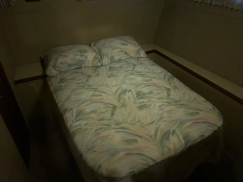 Slide: The Image of 1987 Chris-Craft 362 Catalina for Sale by Lucas Sochacki at Parma Marine (440) 915-8995 - 48