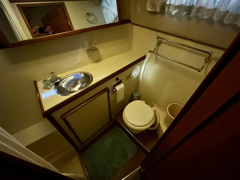 Slide: The Image of 1987 Chris-Craft 362 Catalina for Sale by Lucas Sochacki at Parma Marine (440) 915-8995 - 52