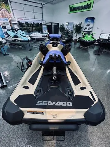 Slide: The Image of Sea-Doo Wake™ 170 BRP Premium Audio, iDF, iBR 2025 - 5