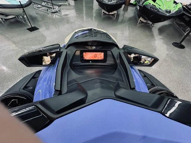 Slide: The Image of Sea-Doo Wake™ 170 BRP Premium Audio, iDF, iBR 2025 - 6