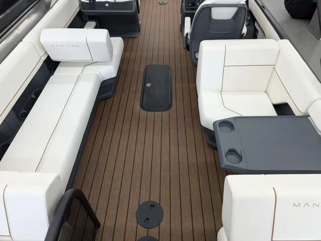 Slide: The Image of Manitou Explore 26 Switchback W/ Trifold Bench 2024 - 10