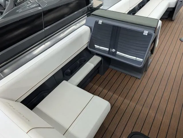 Slide: The Image of Manitou Explore 26 Switchback W/ Trifold Bench 2024 - 11