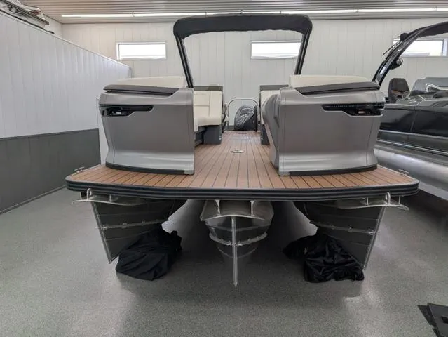 Slide: The Image of Manitou Explore 26 Switchback W/ Trifold Bench 2024 - 3