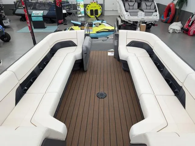 Slide: The Image of Manitou Explore 26 Switchback W/ Trifold Bench 2024 - 8