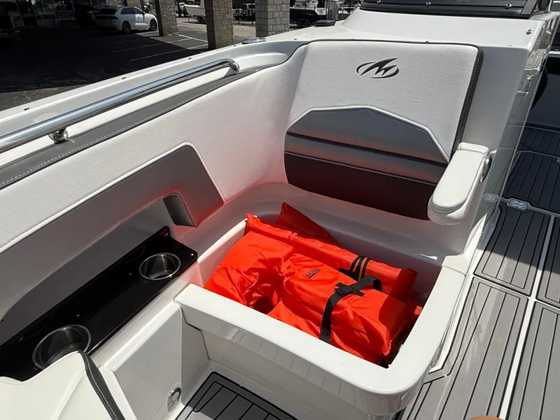 Slide: The Image of Monterey MX6 SURF 2019 - 60