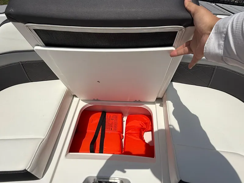 Slide: The Image of Monterey MX6 SURF 2019 - 61