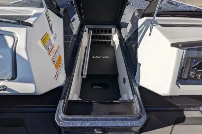 Slide: The Image of 2026 Lund 202 Pro V GL Fiberglass Series Lund Located at Waconda Boats - 8