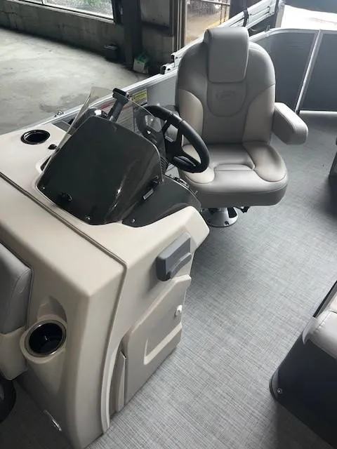 Slide: The Image of 2023 Princecraft Vectra 23 LT boat interior with steering console and captain's chair. - 6