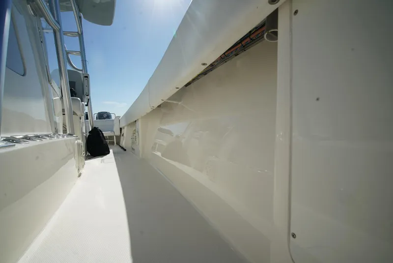 Slide: The Image of 2018 SeaVee 390Z boat deck, sleek design, bright sunlight, side view. - 27