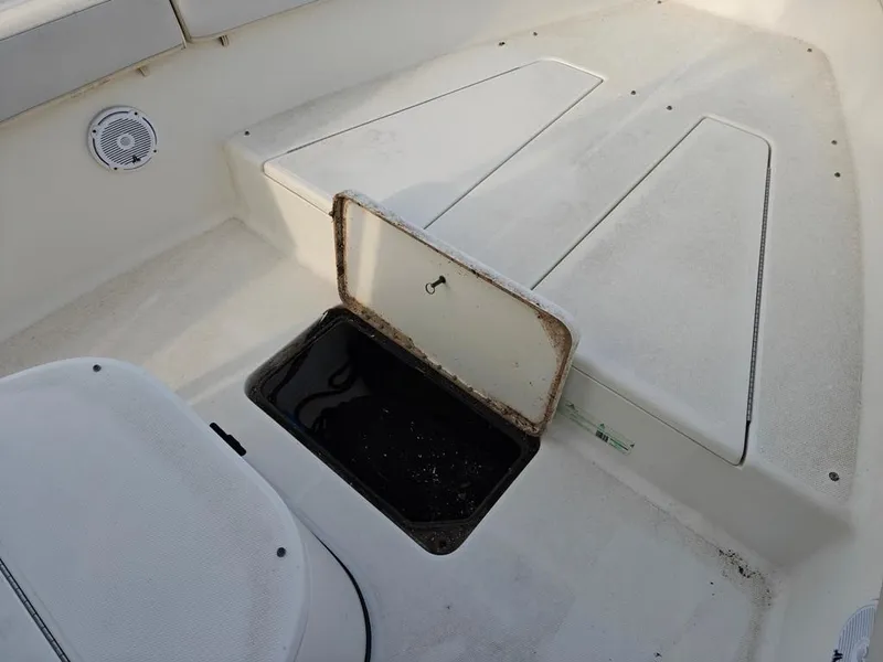 Slide: The Image of Triton 2486 CC 2005 - 12