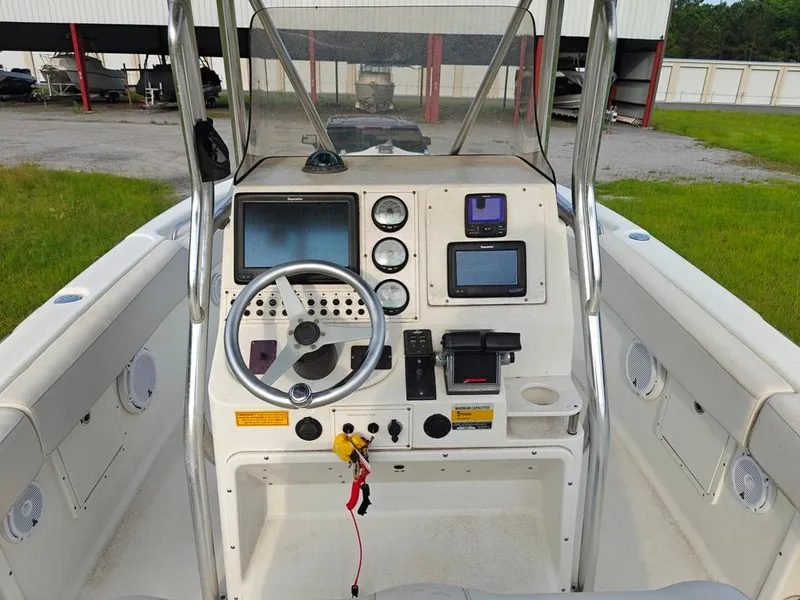 Slide: The Image of Triton 2486 CC 2005 - 16