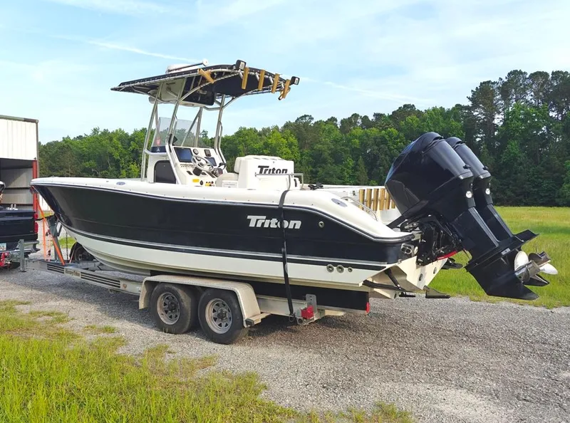 Slide: The Image of Triton 2486 CC 2005 - 7