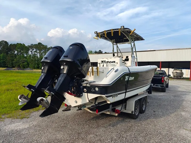 Slide: The Image of Triton 2486 CC 2005 - 9