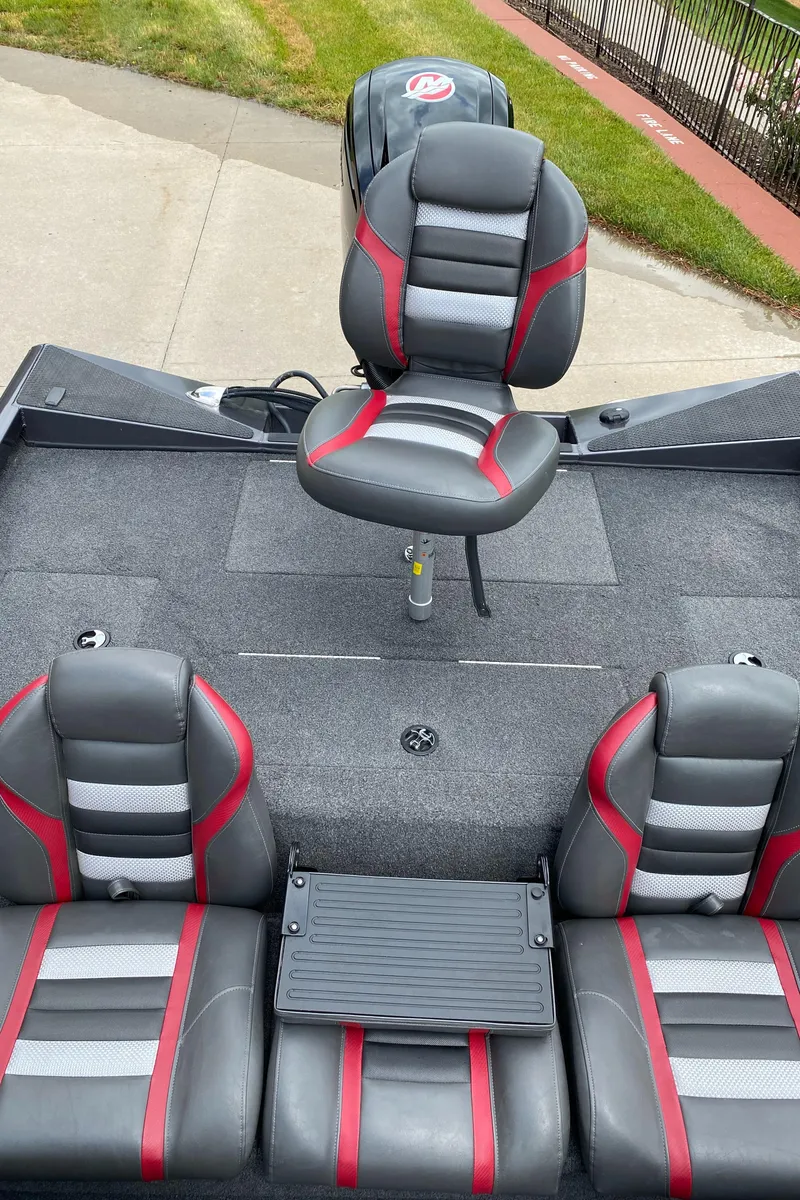 Slide: The Image of 2019 Ranger RT188 boat interior with gray and red seating, featuring a central swivel chair. - 12