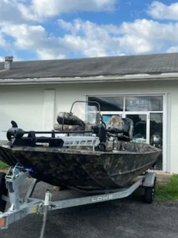 Slide: The Image of Lowe Roughneck RX1870 Pathfinder 2025 - 1