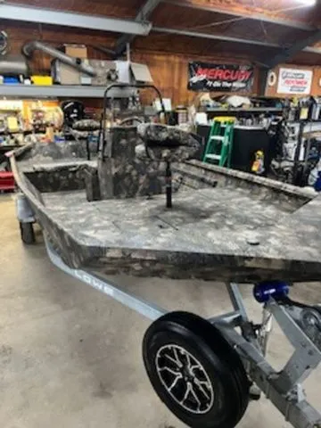 Slide: The Image of Lowe Roughneck RX1870 Pathfinder 2025 - 2