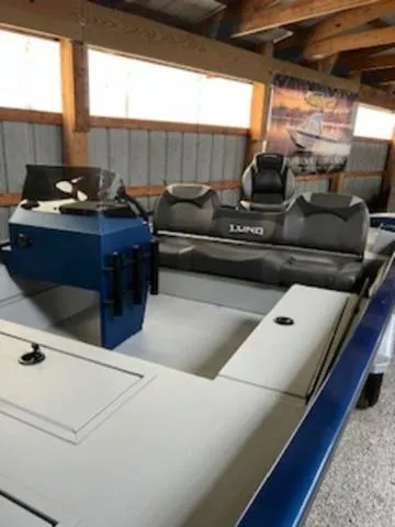 Slide: The Image of Lund 1760 Predator SS 2025 - 3