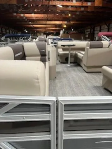 Slide: The Image of Bennington 20SL 2025 - 1