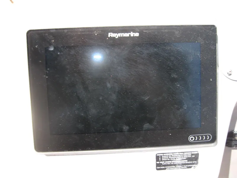 Slide: The Image of Raymarine display screen on 2005 Chaparral 280 SSi boat dashboard. - 15