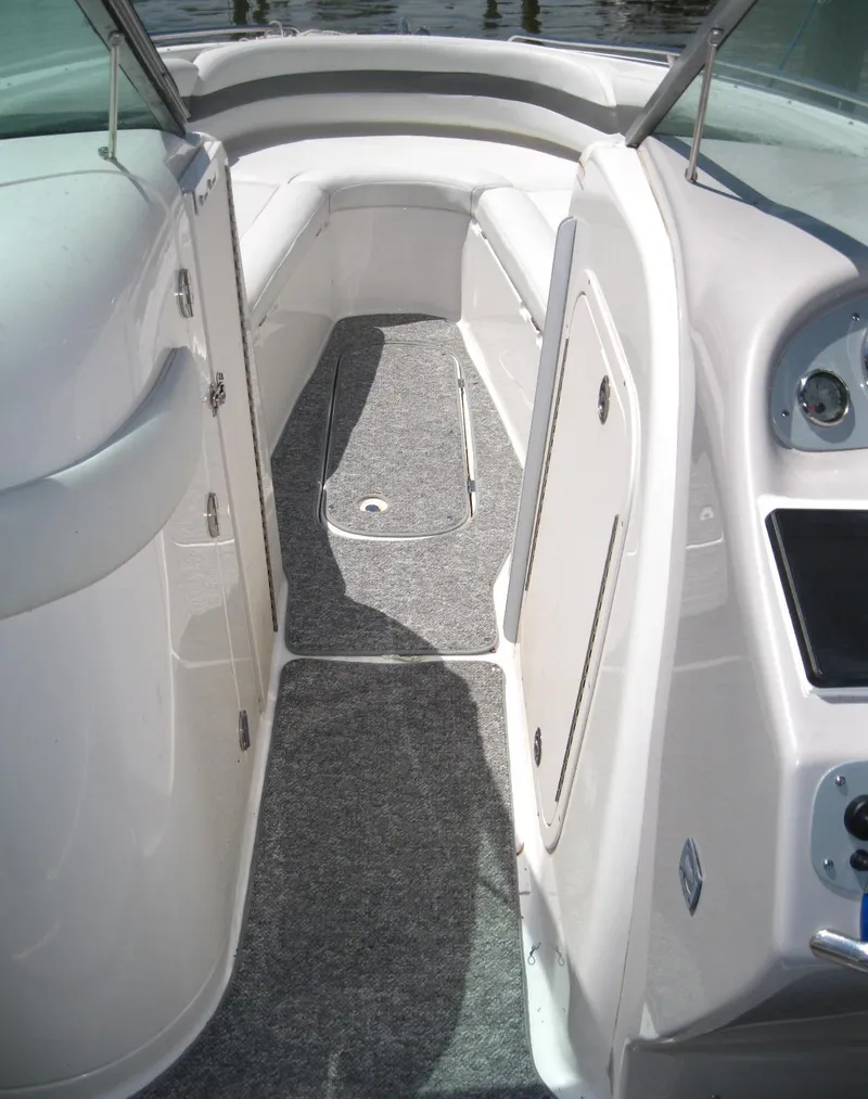 Slide: The Image of 2005 Chaparral 280 SSi boat interior with gray carpet and white seating. - 20