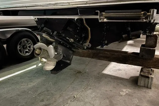 Slide: The Image of 2016 Sea Ray 270 Sundeck boat propeller and stern, displayed on blocks indoors. - 22