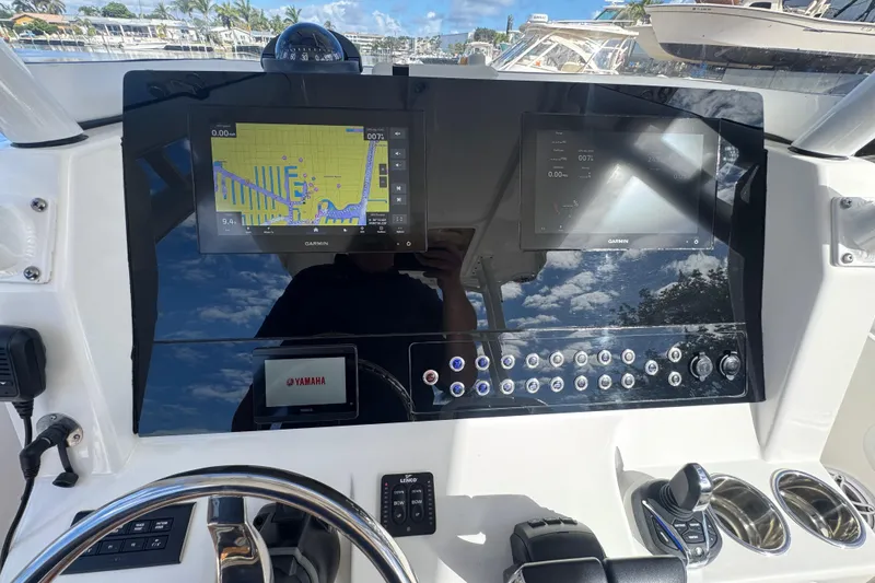 Slide: The Image of Edgewater 280CC 2022 - 18