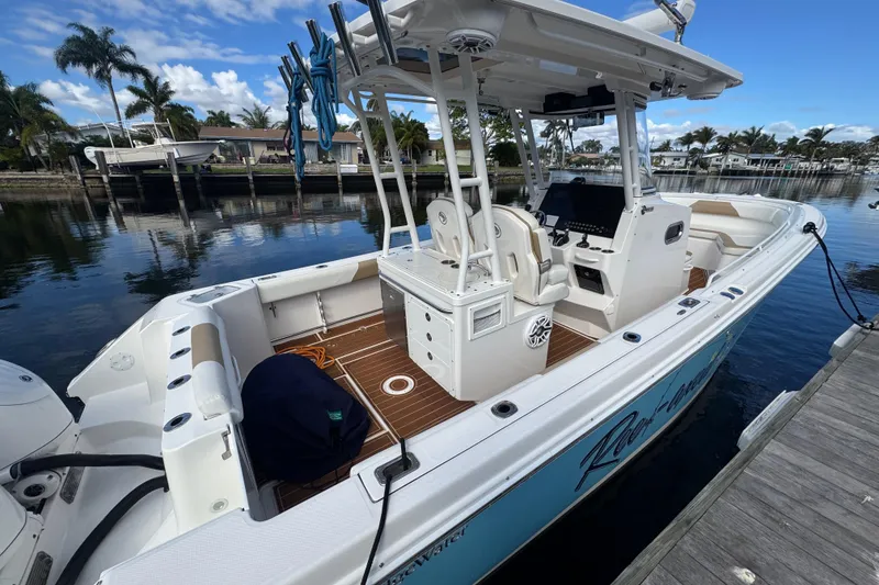 Slide: The Image of Edgewater 280CC 2022 - 3