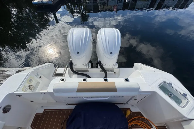 Slide: The Image of Edgewater 280CC 2022 - 23