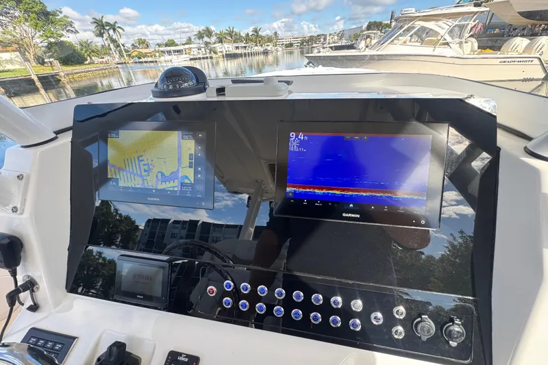 Slide: The Image of Edgewater 280CC 2022 - 17