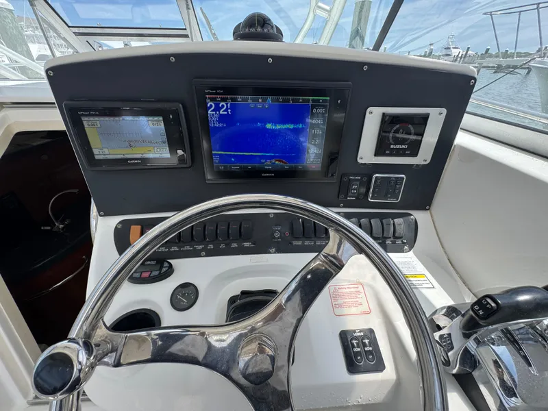 Slide: The Image of Boston Whaler 305 Conquest 2004 - 13