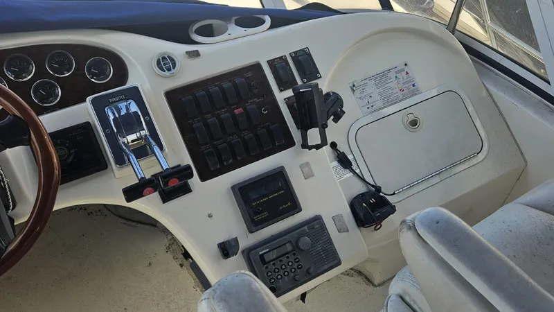 Slide: The Image of Sea Ray 400 Sedan Bridge 2000 - 12