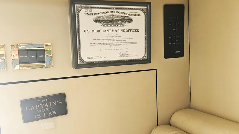 Slide: The Image of Sea Ray 400 Sedan Bridge 2000 - 17